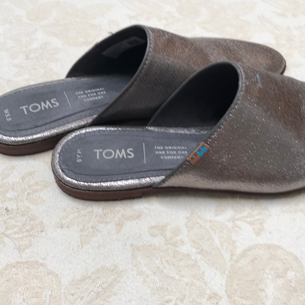 Toms - Picture 3 of 5